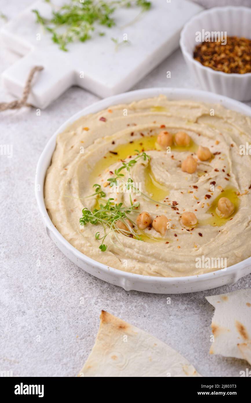 Hummus from chickpeas and pita bread Stock Photo - Alamy