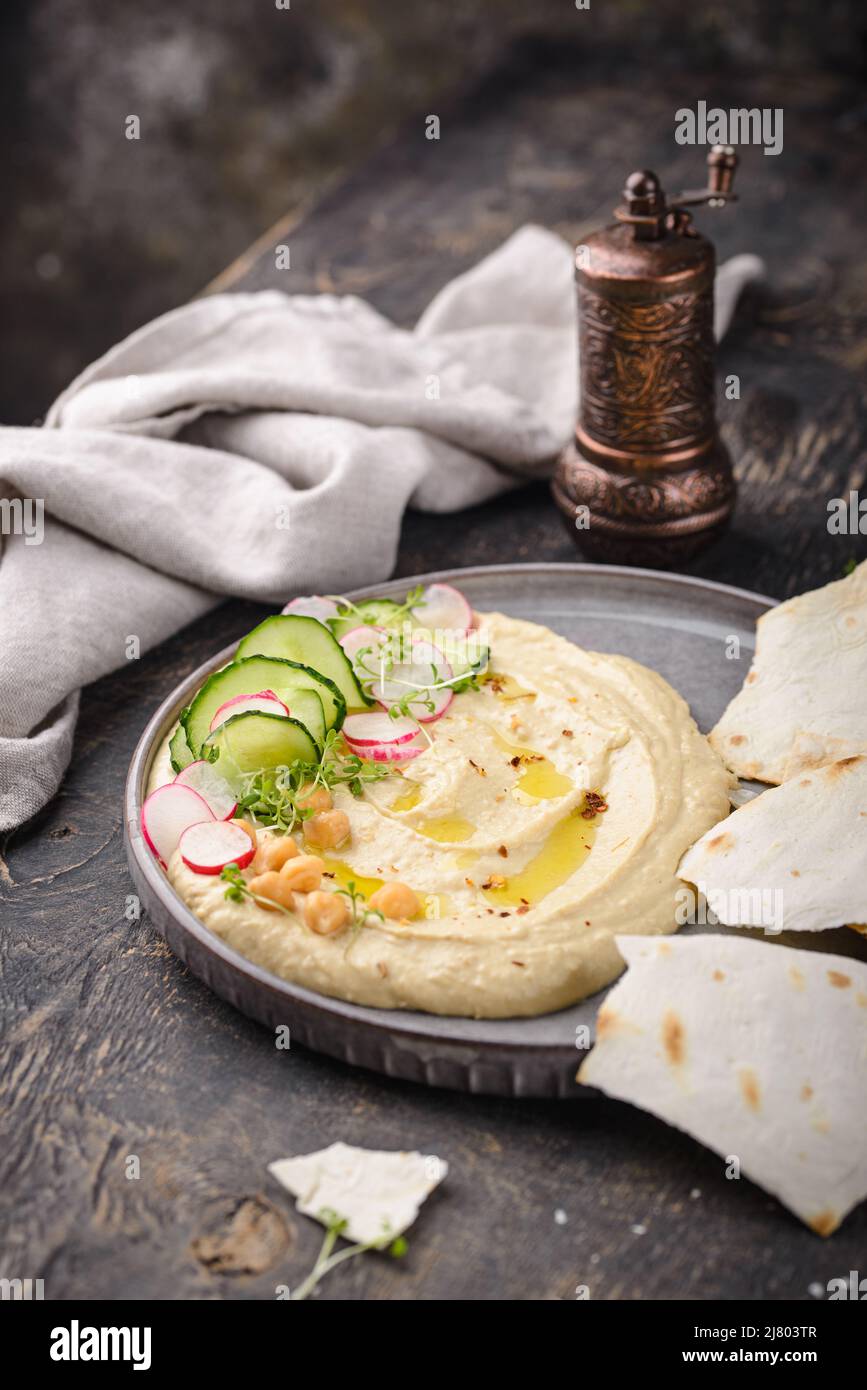 Hummus from chickpeas and pita bread Stock Photo - Alamy