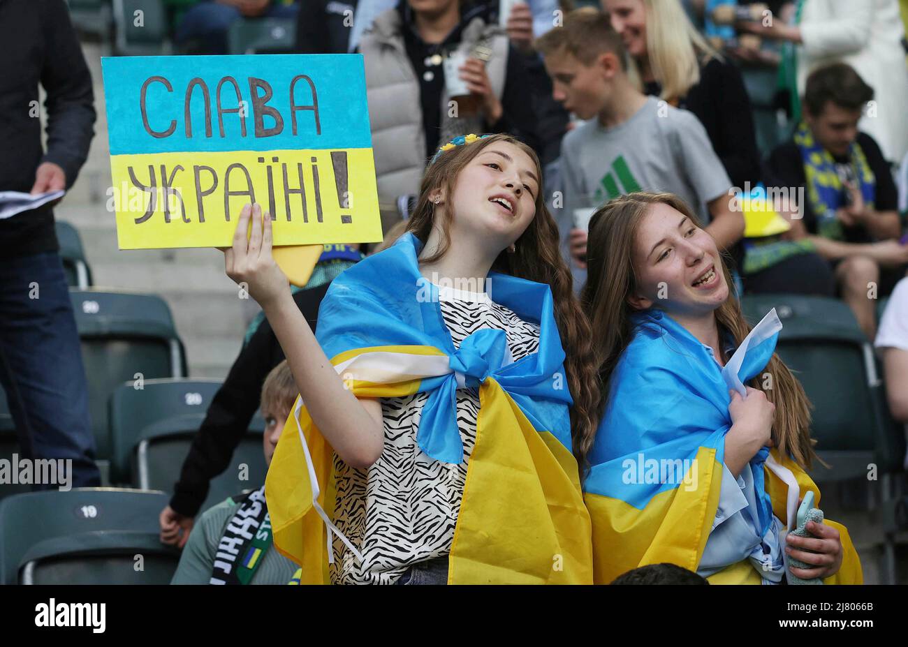 Gladbach, Deutschland. 11th May, 2022. firo: 05/11/2022 Fuvuball: Soccer: Benefit game VfL Borussia Mv?nchengladbach, Borussia Monchengladbach - Gladbach - Ukraine Ukrainian national team in favor of the victims of the war of Putin's attack on Russia Ukrainian refugees with shield Stop War Credit: dpa/Alamy Live News Stock Photo