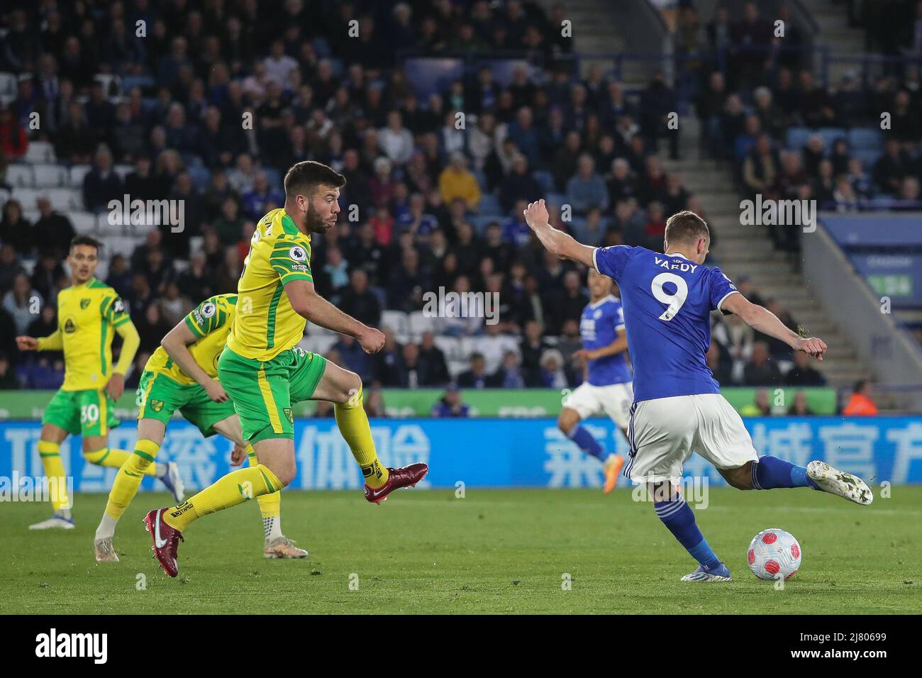 Jamie Vardy #9 of Leicester City takes a shot which deflects off Grant Hanley #5 of Norwich City and goes in to make it 1-0 Stock Photo