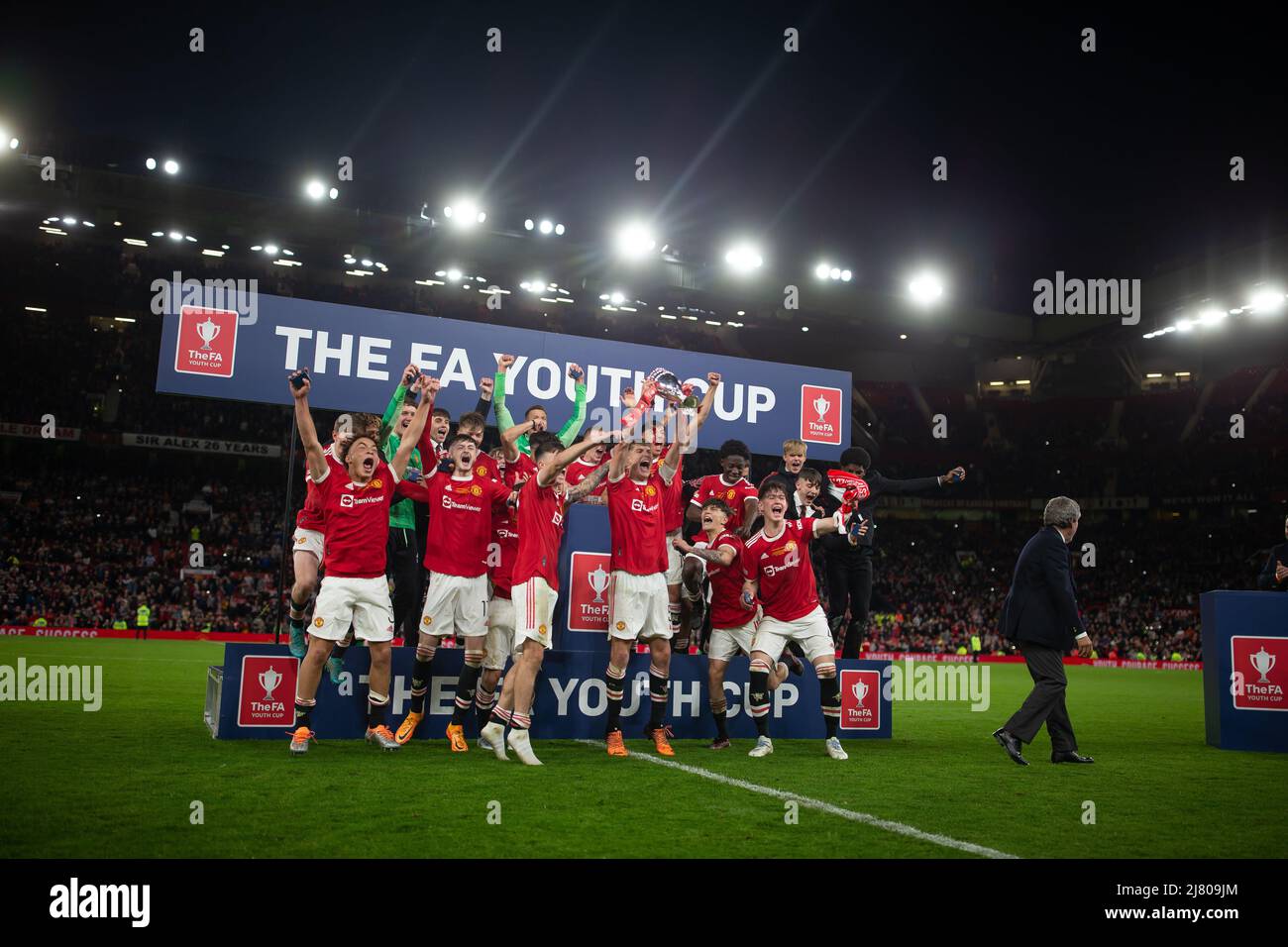 Manchester United raise the FA Youth Cup Trophy as winners Stock Photo