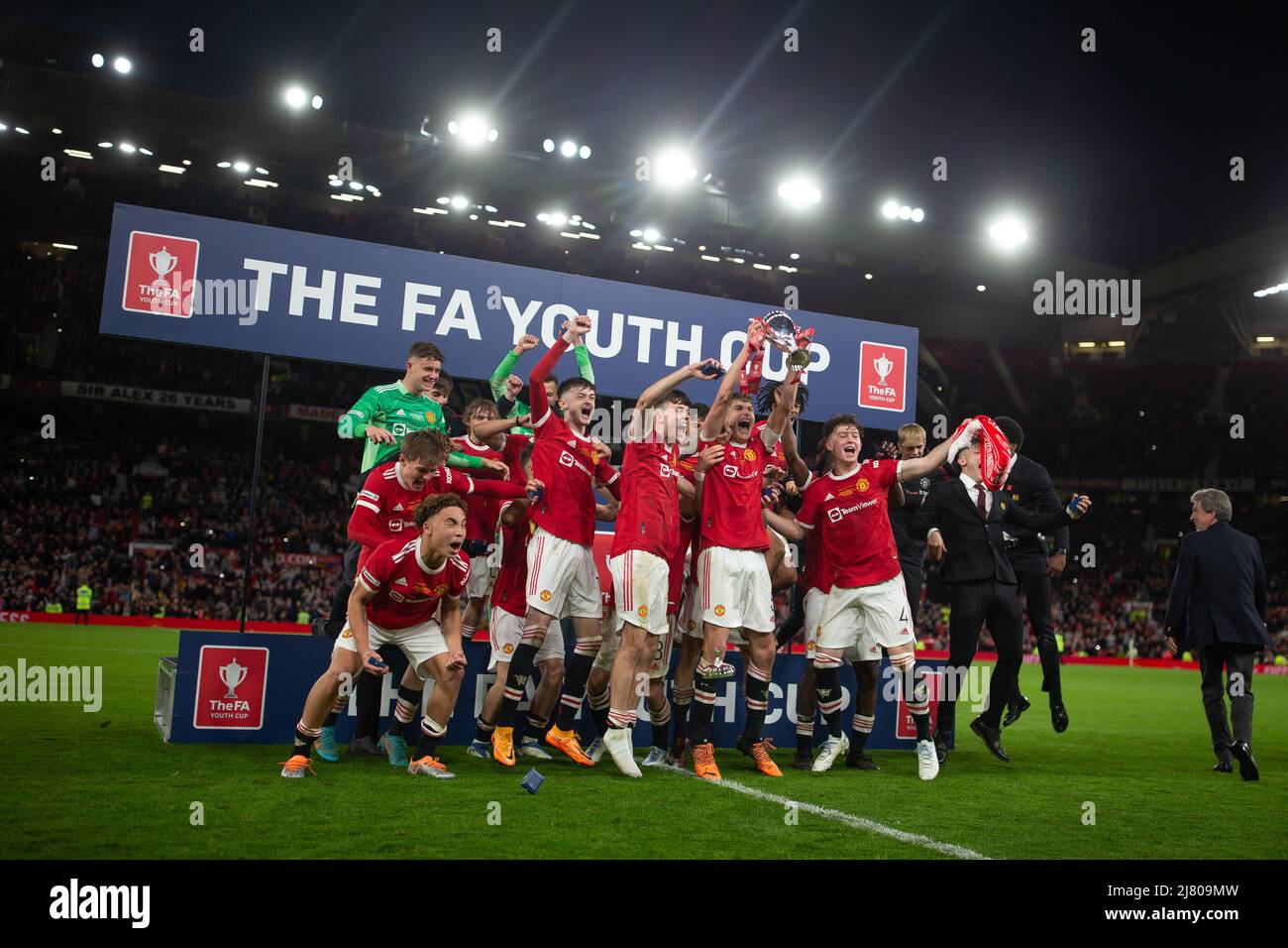 Manchester United raise the FA Youth Cup Trophy as winners Stock Photo