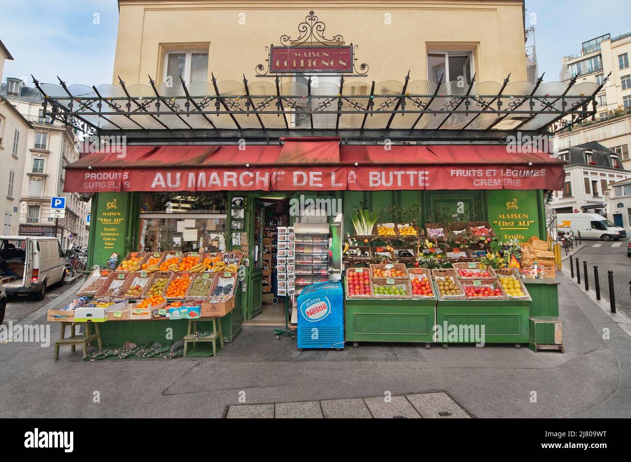 Paris, France, Woman Food Shopping in French Department Store, Le Bon  Marché, La Grande Épicerie De Paris, Italian Delicatessan Stock Photo -  Alamy