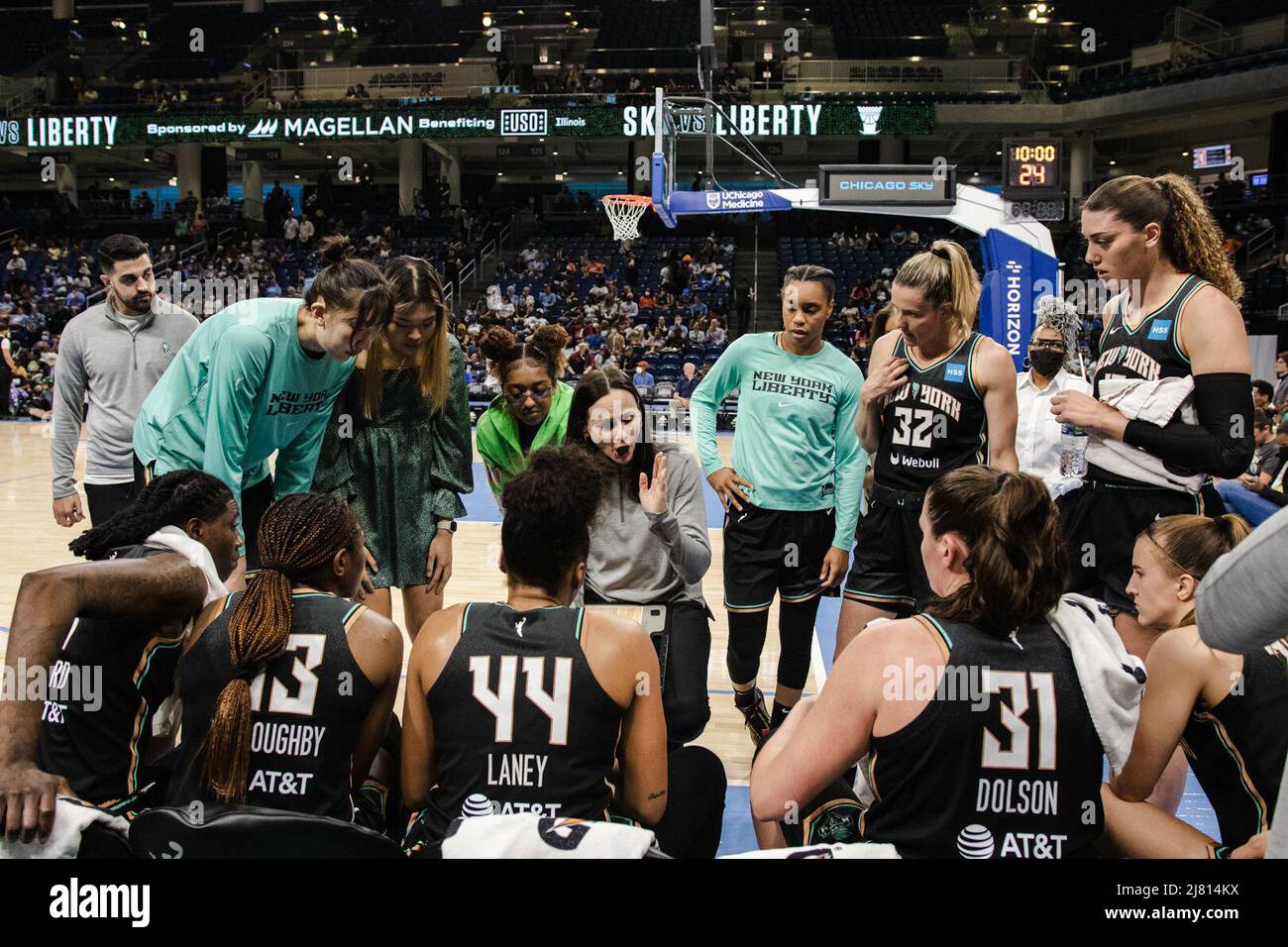 Chicago, United States. 11th May, 2022. New York Liberty head coach Sandy  Brondello coaches during a timeout during the game between the Chicago Sky  and New York Liberty on Wednesday May 11,