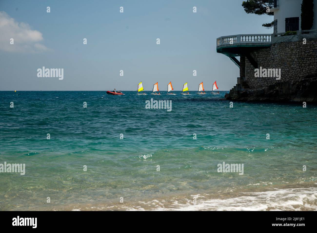 Panoramic view on cliffs, blue sea clear water on Plage du Bestouan beach in Cassis, Provence, France Stock Photo