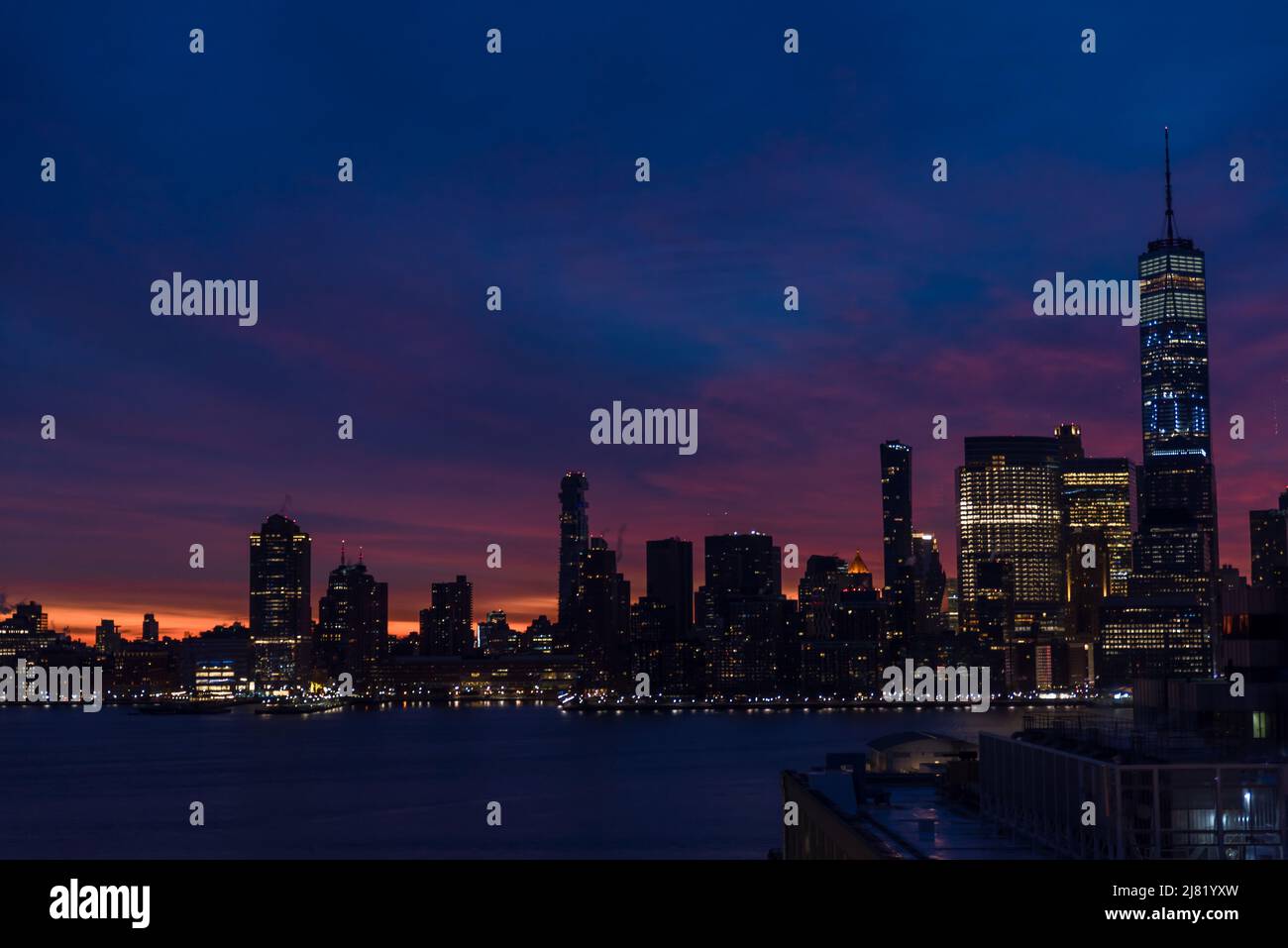 Sunrise over downtown manhattan skyline hi-res stock photography and ...