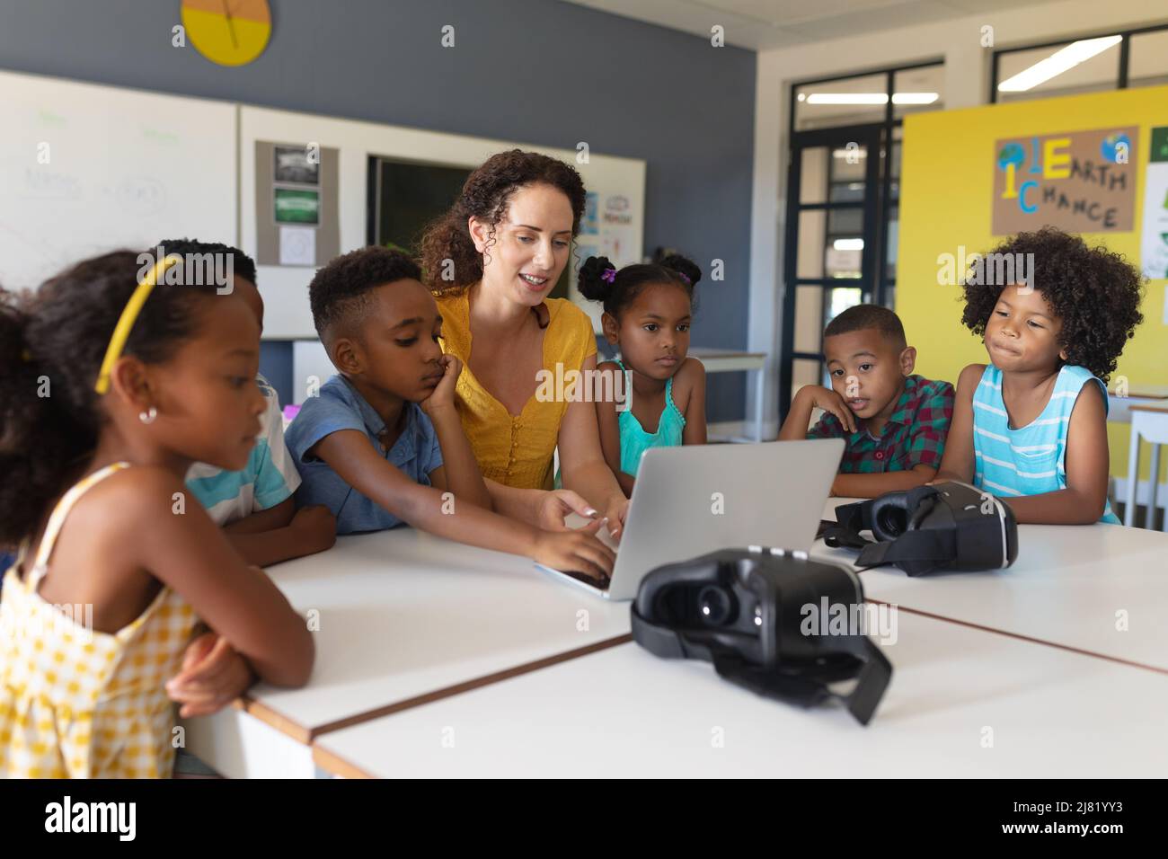 Students using laptop in class hires stock photography and images Alamy