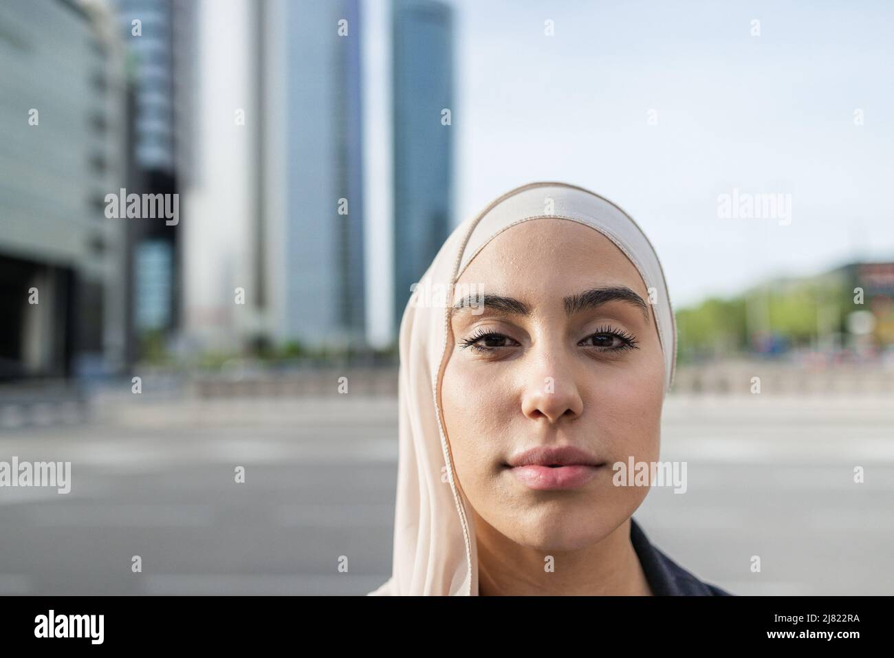 Arab female business suit hi-res stock photography and images - Alamy