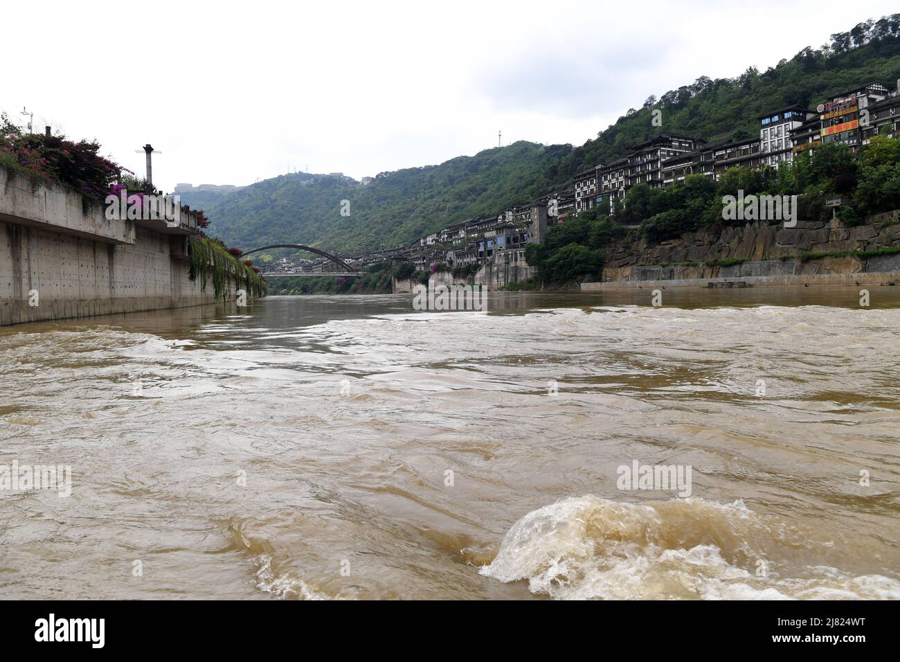 RENHUAI, CHINA - MAY 12, 2022 - The Chishui River rises through Maotai town after a rainstorm on May 12, 2022 in Renhuai City, Guizhou Province, China Stock Photo