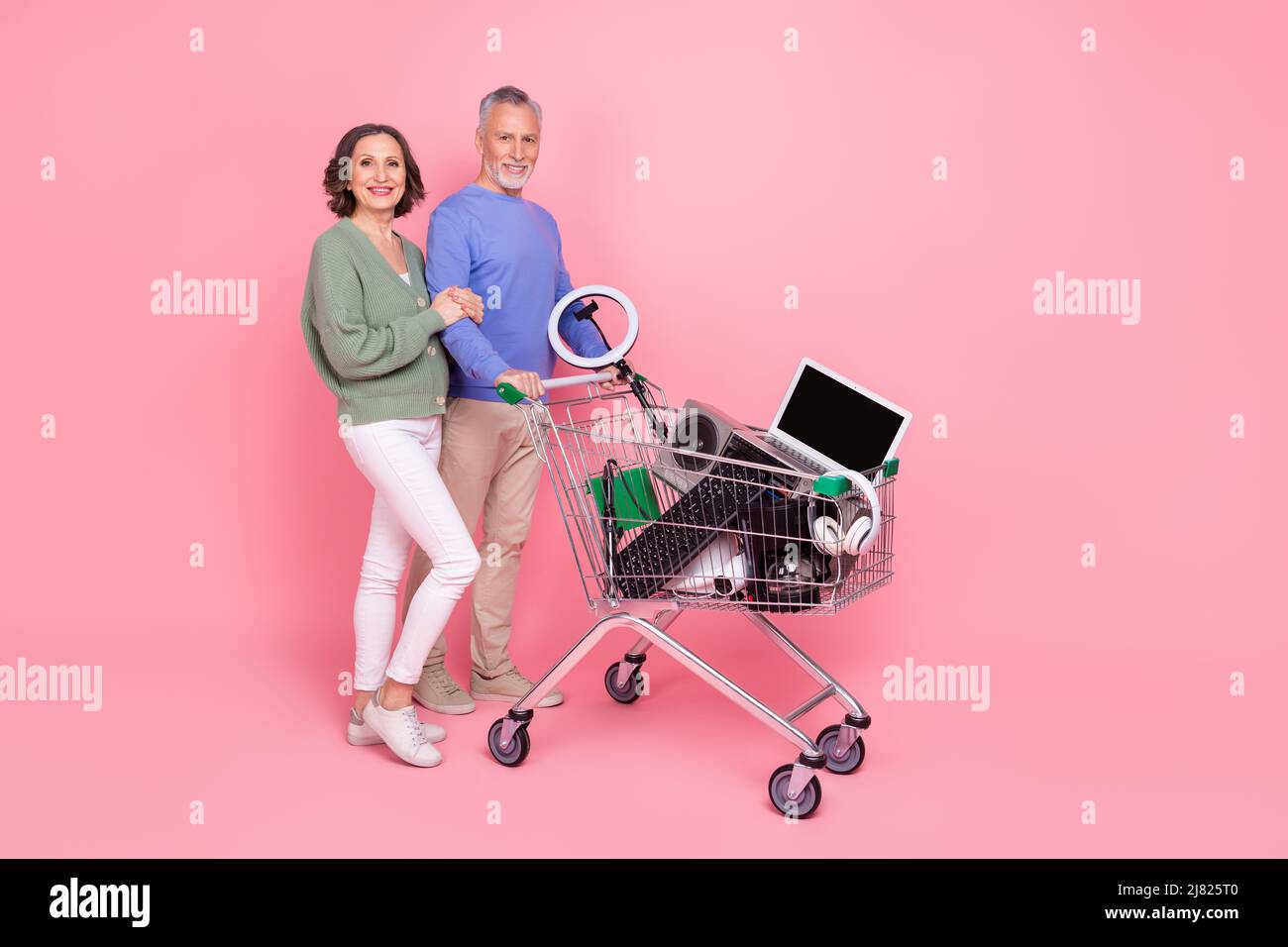 Second hand electronic market hires stock photography and images Alamy