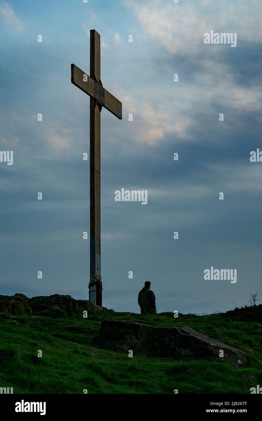 One 1 Man Male Standing At Foot Of Cross Hi-res Stock Photography And 