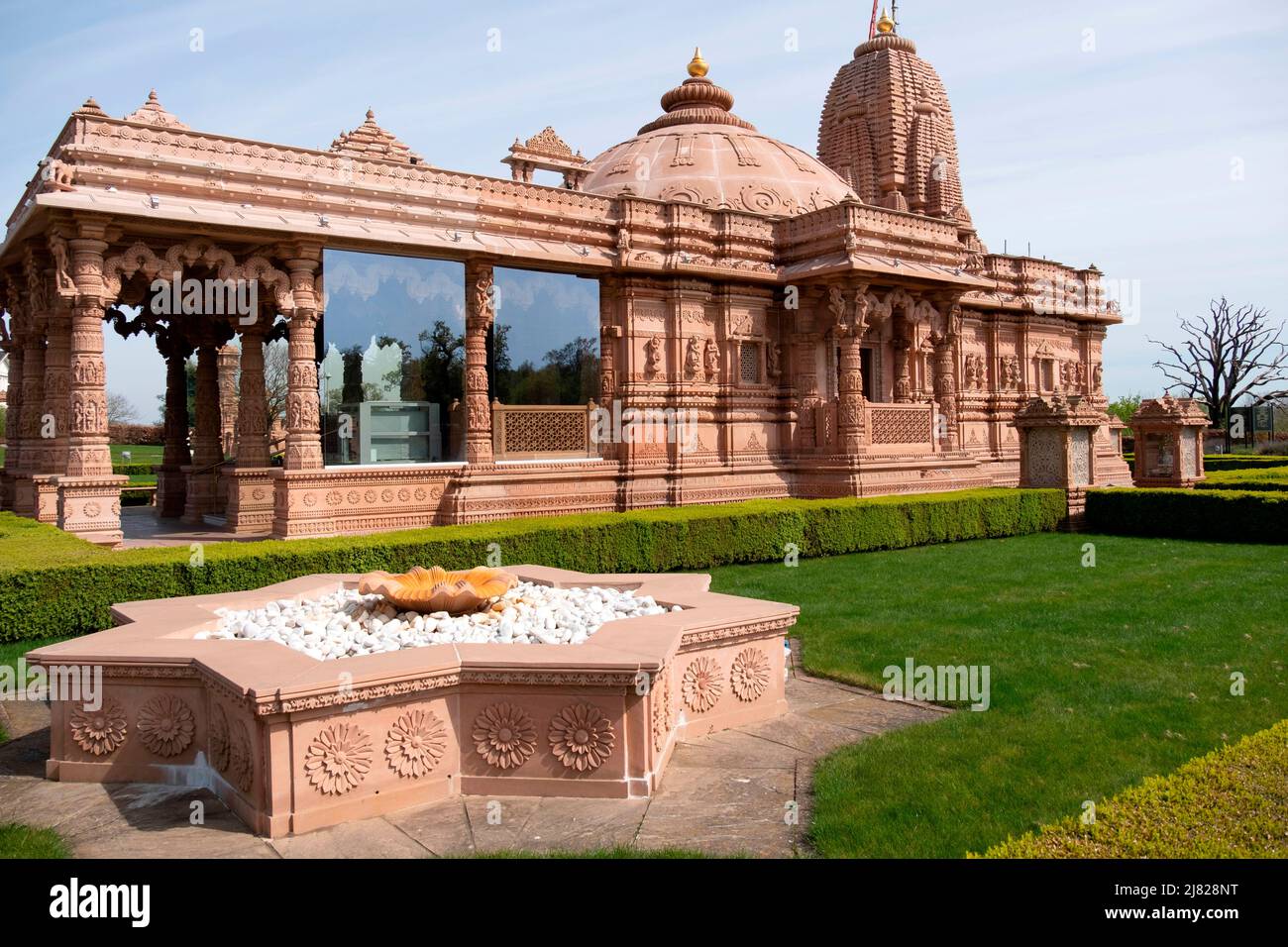 Jain Temple (Derasar) in Potters Bar,UK Stock Photo Alamy
