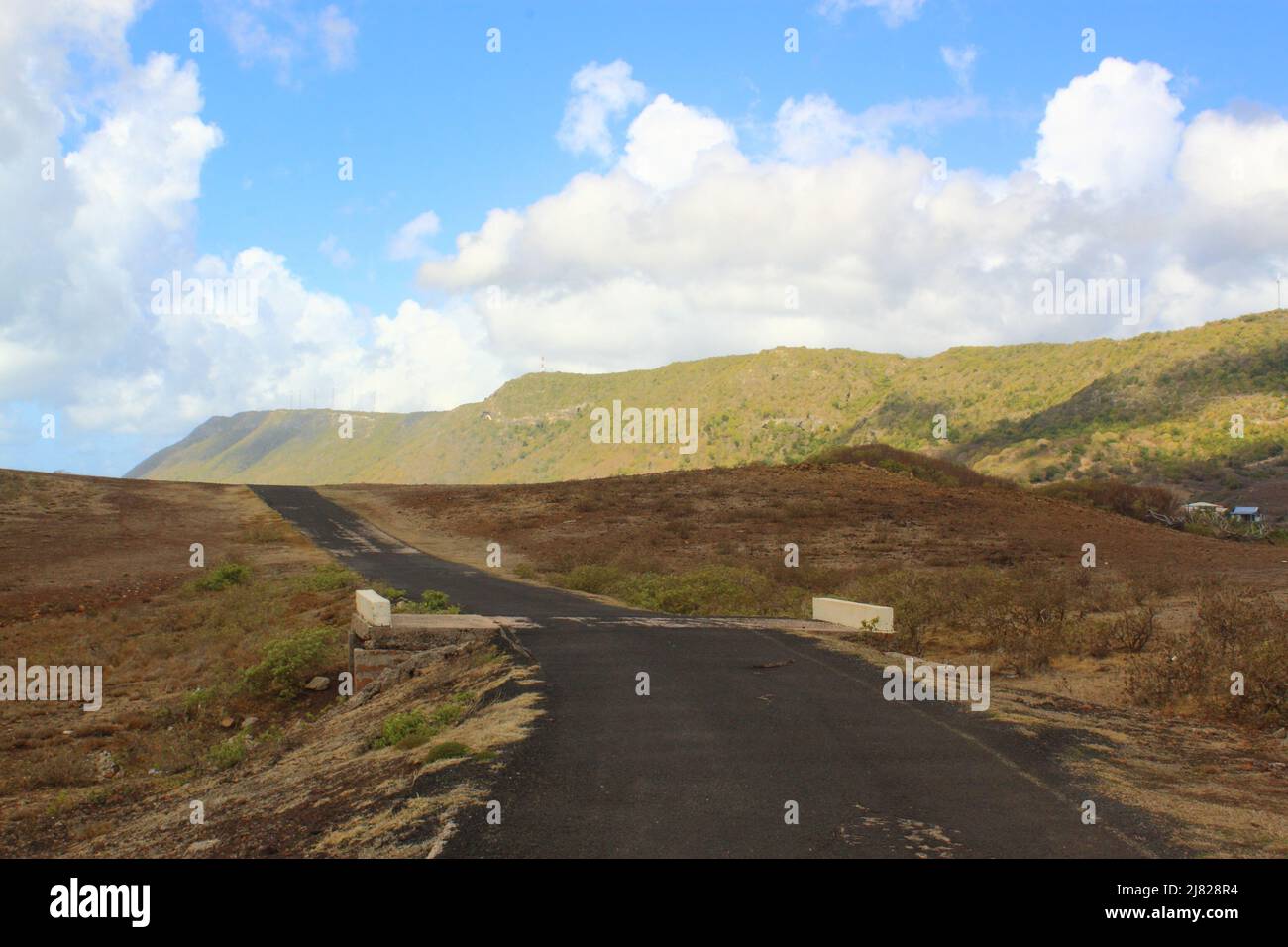 La route de la colline hires stock photography and images Alamy