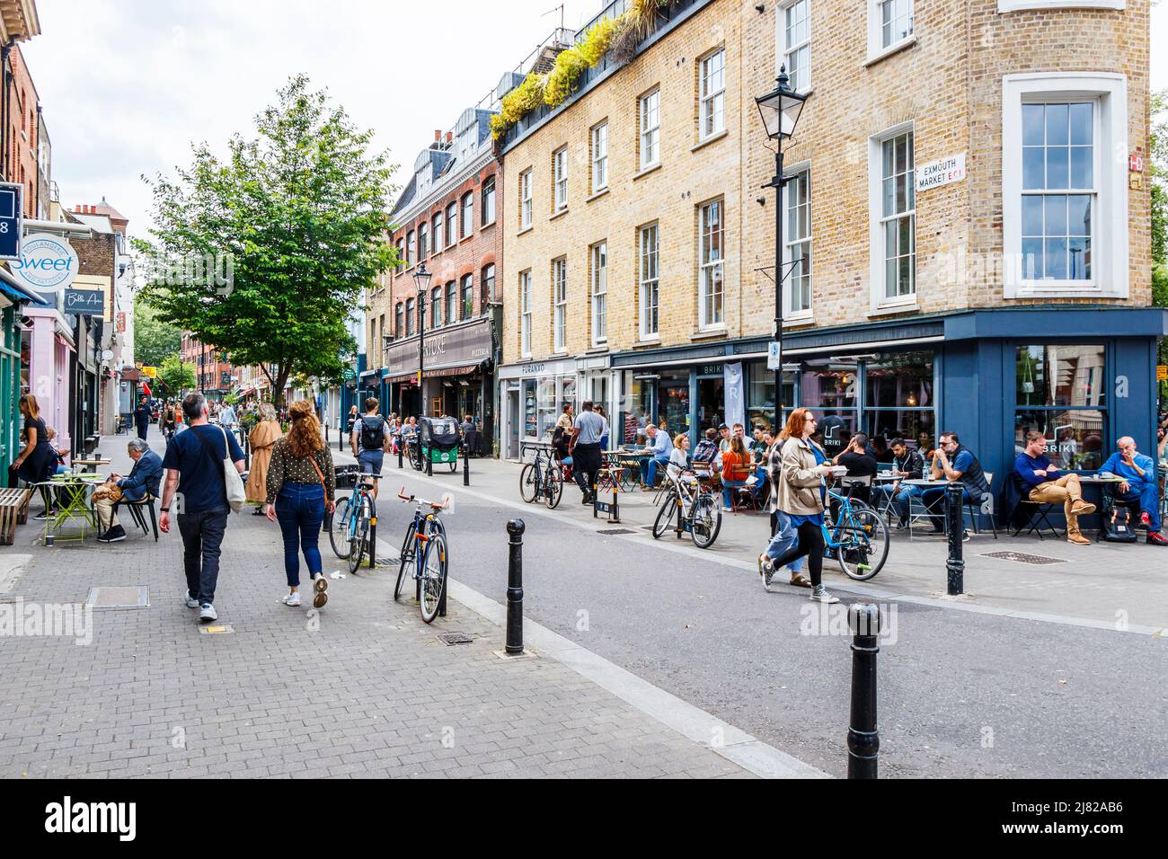 The numerous food outlets, bars, restaurants and shops of Exmouth Market are a popular lunchtime venue for workers in Clerkenwell, London, UK Stock Photo