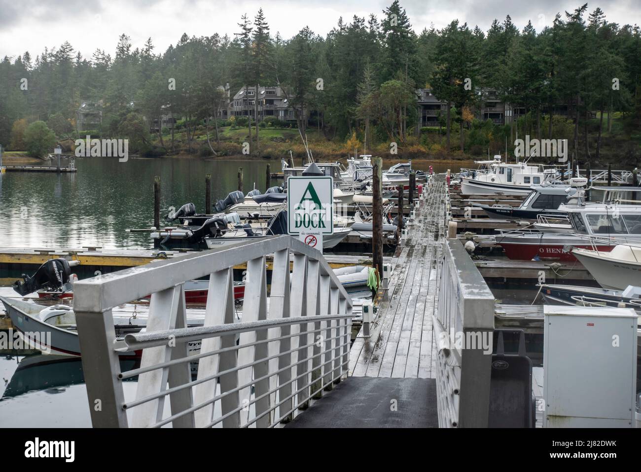 Mooring system hi-res stock photography and images - Alamy