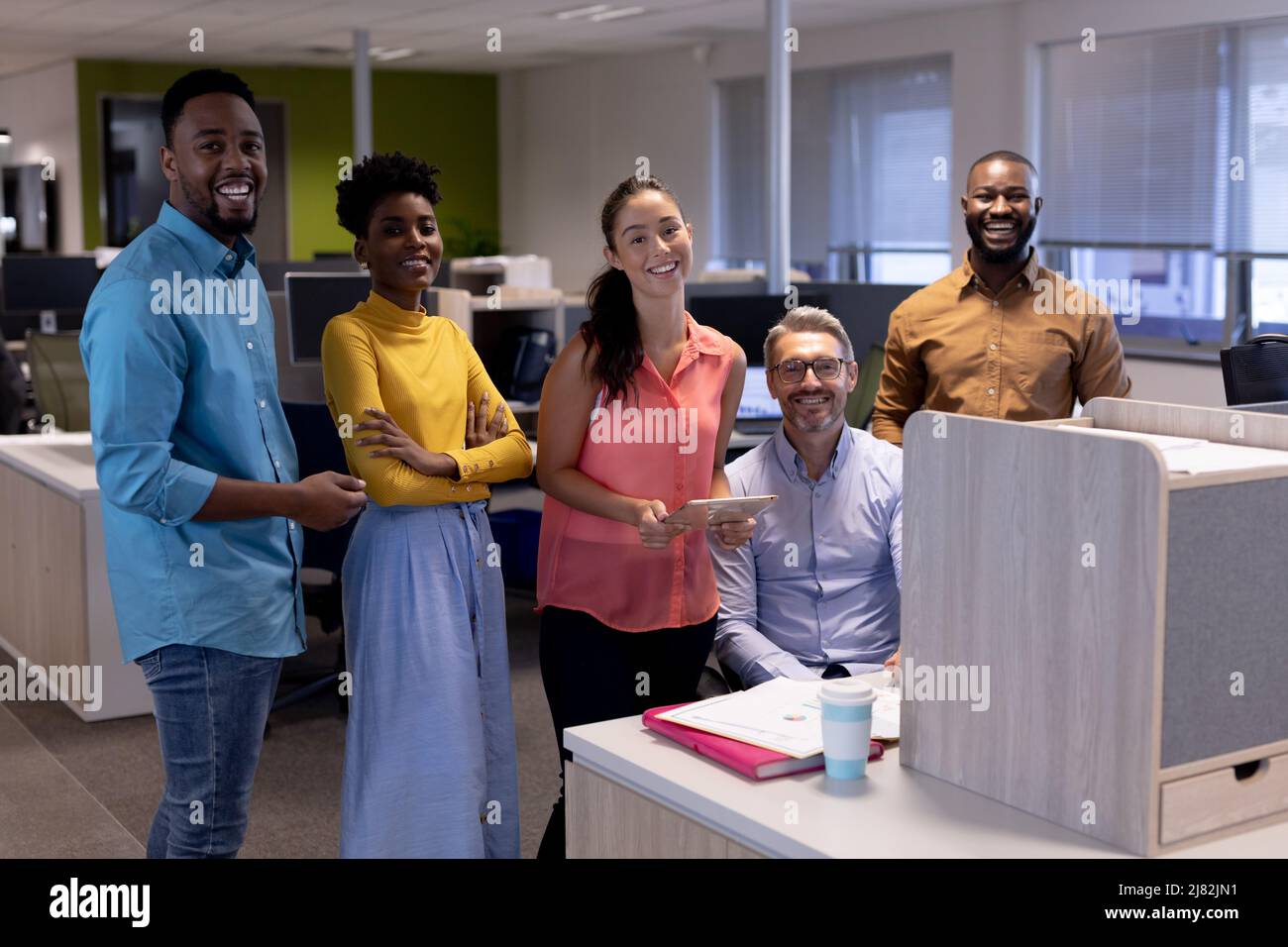 Business people in modern workplace hi-res stock photography and images ...