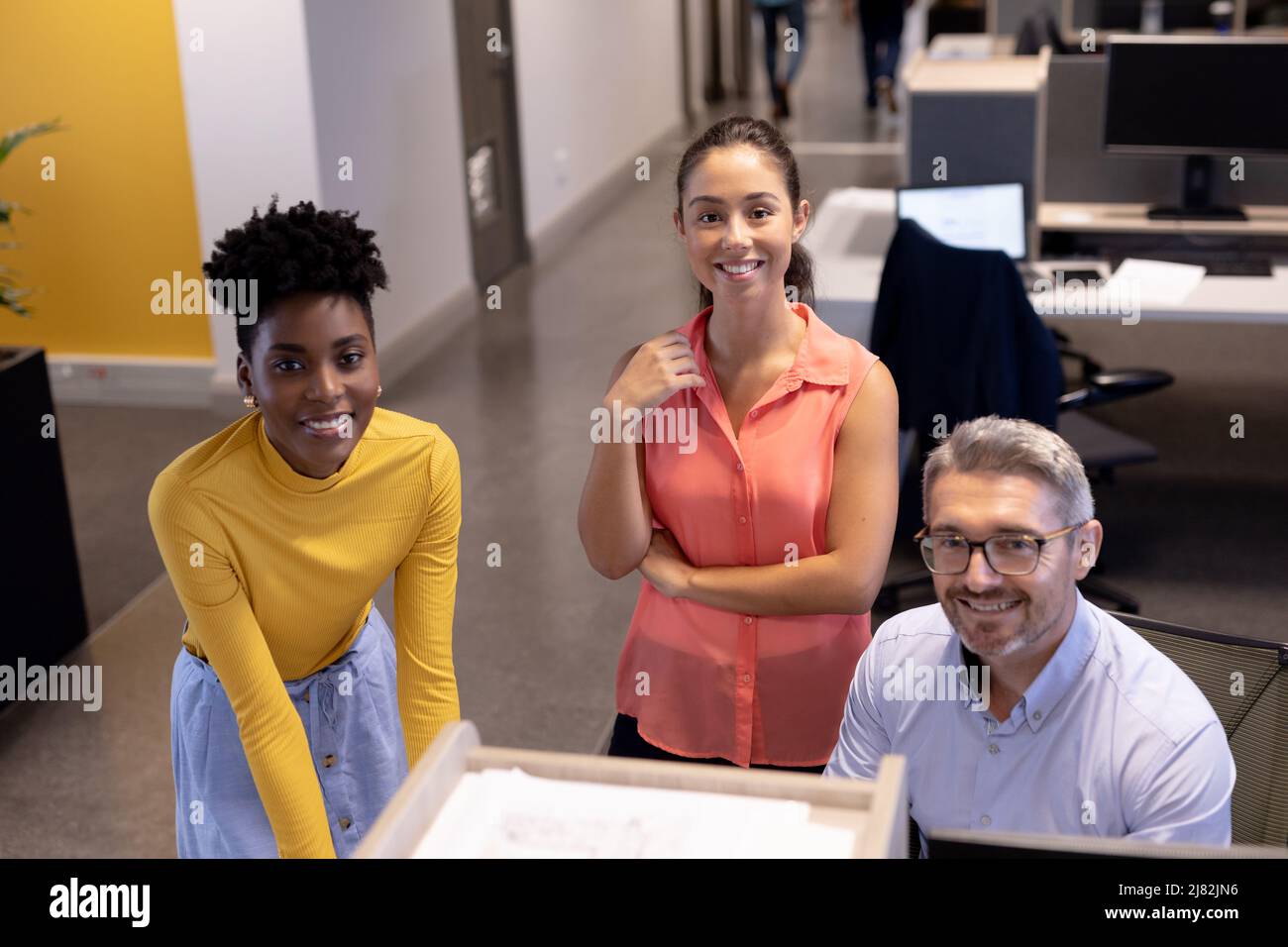 Business meeting modern hi-res stock photography and images - Alamy