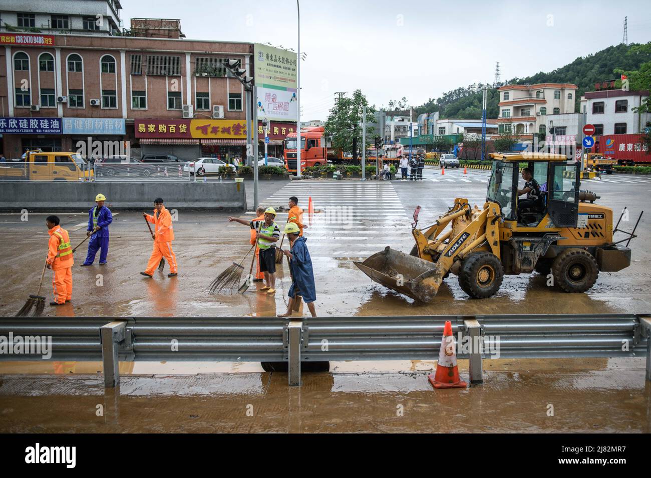 ZHONGSHAN, CHINA - MAY 12, 2022 - Cleaners clean a muddy street after a rainstorm in Zhongshan, Guangdong Province, China, May 12, 2022. Stock Photo