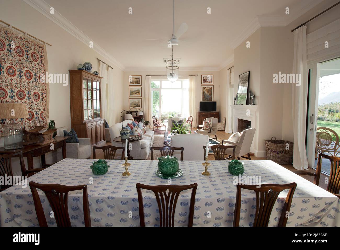 Elegant dining space hi-res stock photography and images - Alamy
