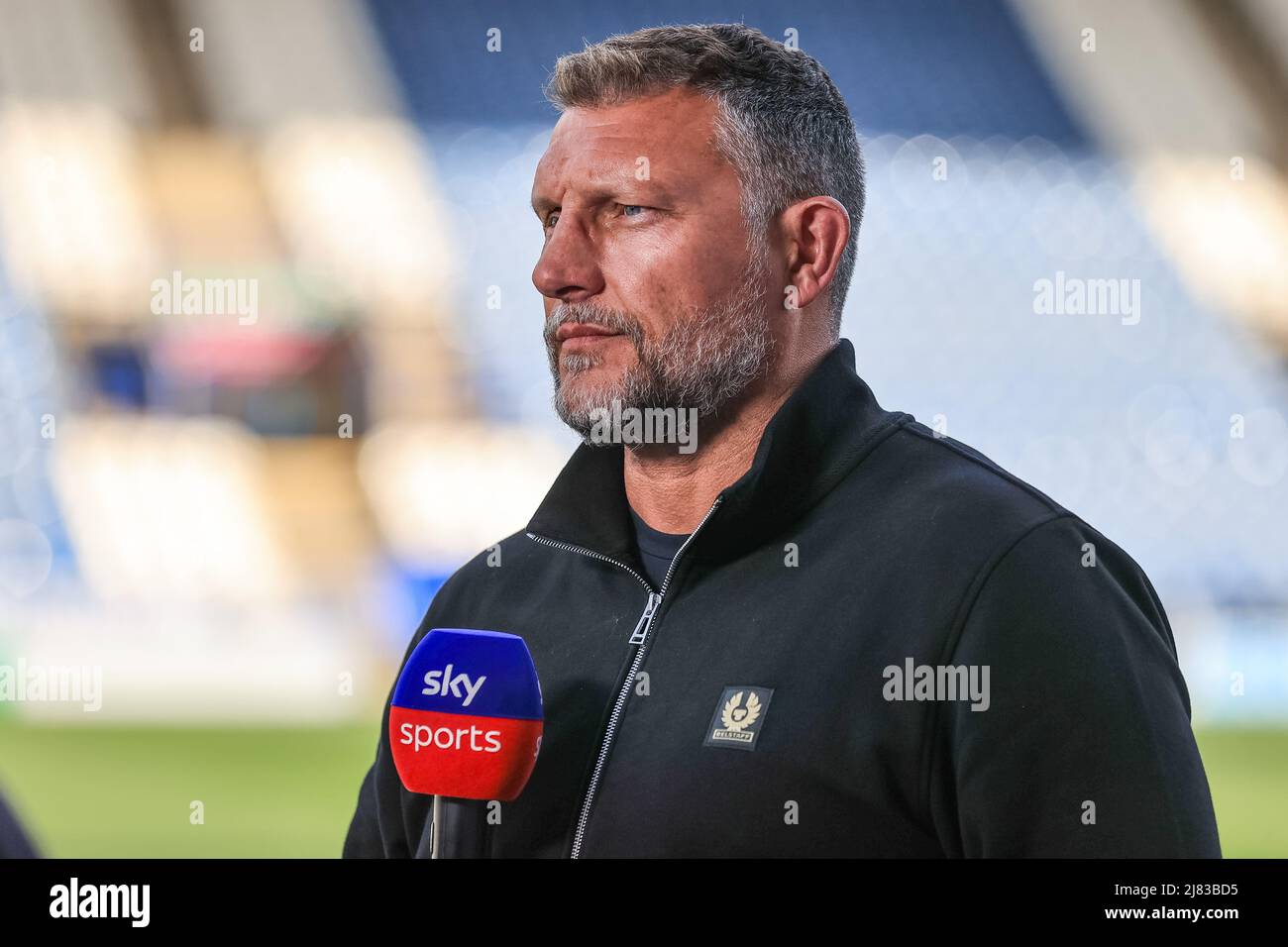 Sky Sports Rugby League Pundit Barrie McDermott Preparing To Film Stock sky-sports-rugby-league-pundit-barrie-mcdermott-preparing-to-film-stock
