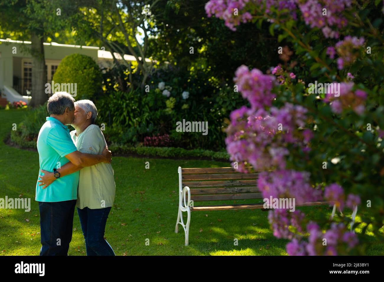 Couple kissing against tree hi-res stock photography and images - Alamy