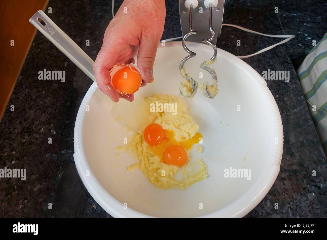 Swabian cuisine, mixing egg yolk with butter, dough hook, hand mixer