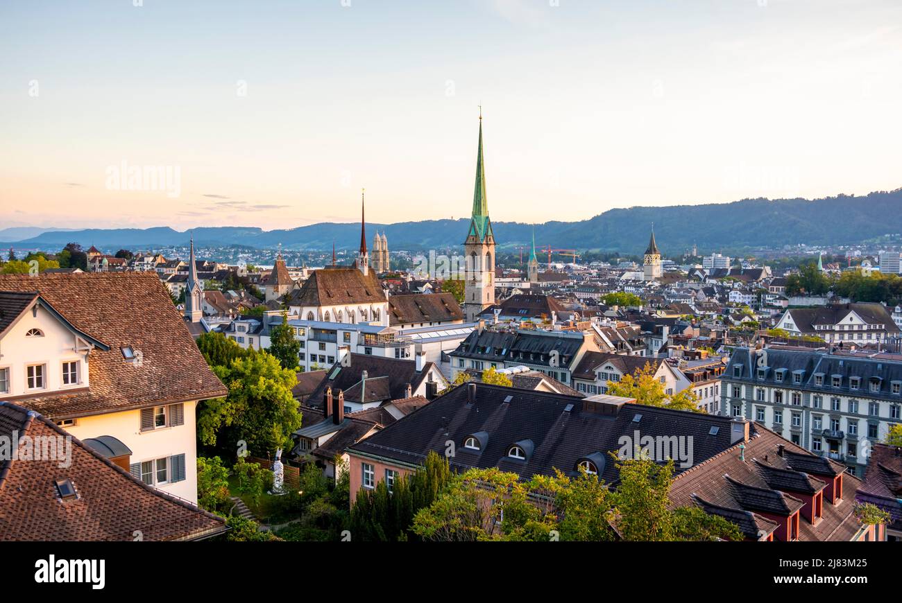 Blick auf die Stadt, Predigerkirche, Kirchtuerme von Zuerich ...