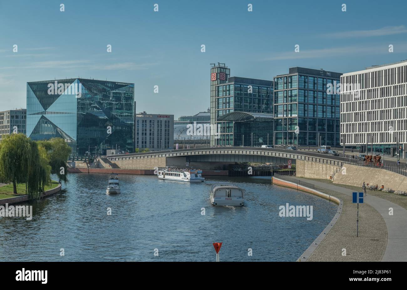 Cube office building, Washingtonplatz, main station, PWC, Spree, Moabit, Mitte, Berlin, Germany