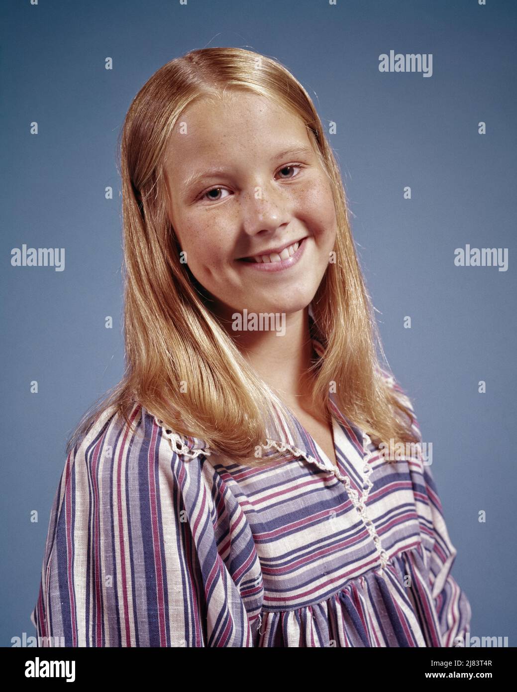 1970s PORTRAIT BLONDE SMILING TEENAGE GIRL WEARING BLUE WHITE STRIPED TOP LOOKING AT CAMERA - kj6503 HAR001 HARS WINNING STUDIO SHOT HEALTHINESS HOME LIFE COPY SPACE PERSONS TEENAGE GIRL FRECKLES CONFIDENCE EYE CONTACT HAPPINESS HEAD AND SHOULDERS CHEERFUL DIMPLES SMILES JOYFUL STYLISH TEENAGED PLEASANT AGREEABLE CHARMING GROWTH JUVENILES LOVABLE PLEASING ADORABLE APPEALING CAUCASIAN ETHNICITY HAR001 OLD FASHIONED Stock Photo