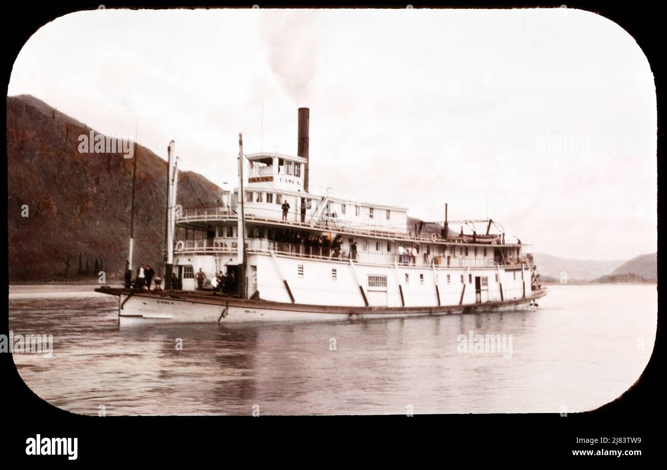 https://c8.alamy.com/comp/2J83TW9/1920s-steamer-casca-en-route-to-dawson-yukon-territory-canada-the-casca-burned-during-renovation-in-1974-kr20141-har001-hars-steamship-stern-wheeler-1974-har001-old-fashioned-paddlewheel-territory-vessel-2J83TW9.jpg