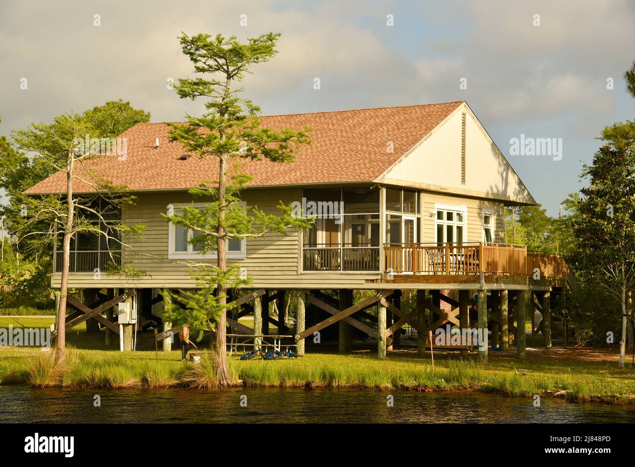 Cabin rental units and camping, water edge, along Lake Shelby in Gulf