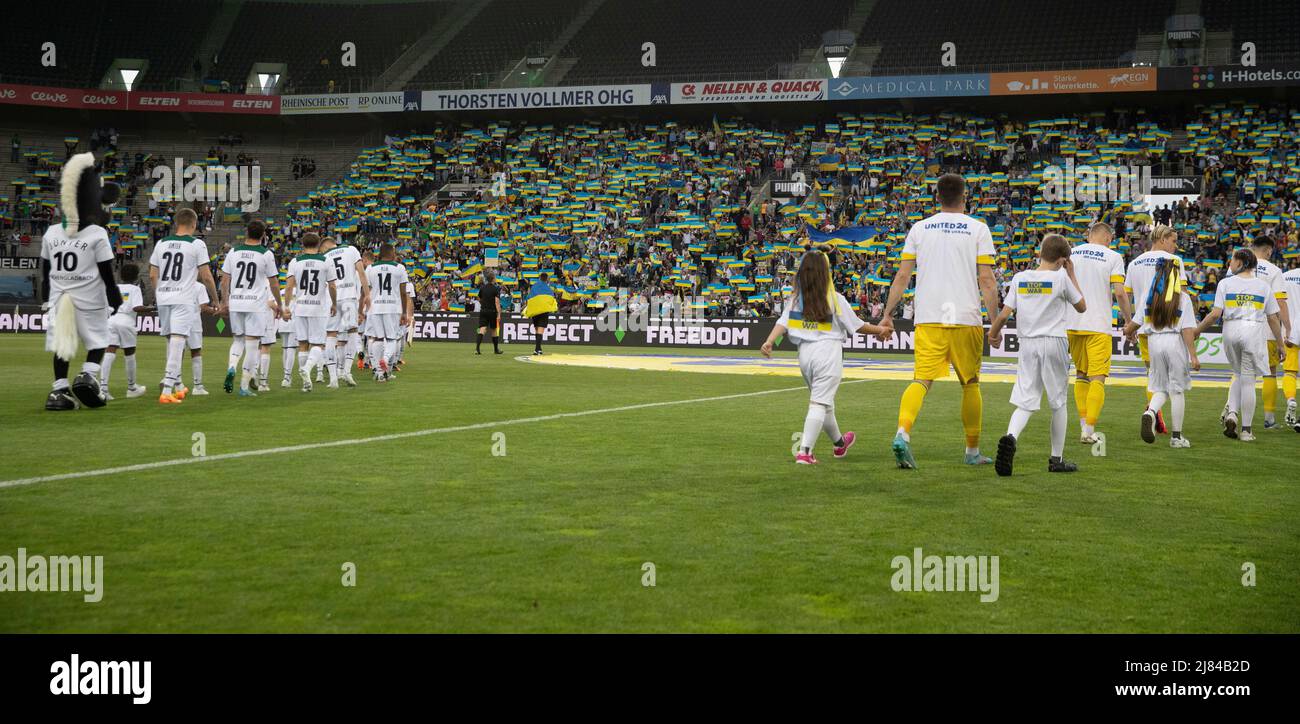 Gladbach, Deutschland. 11th May, 2022. firo: 11.05.2022 Fuvuball: Soccer: Benefit game VfL Borussia Mv?nchengladbach, Borussia Monchengladbach - Gladbach - Ukraine Ukrainian national team in favor of the victims of the war of Putin's attack on Russia INVASION OF THE TEAMS/dpa/Alamy Live News Stock Photo