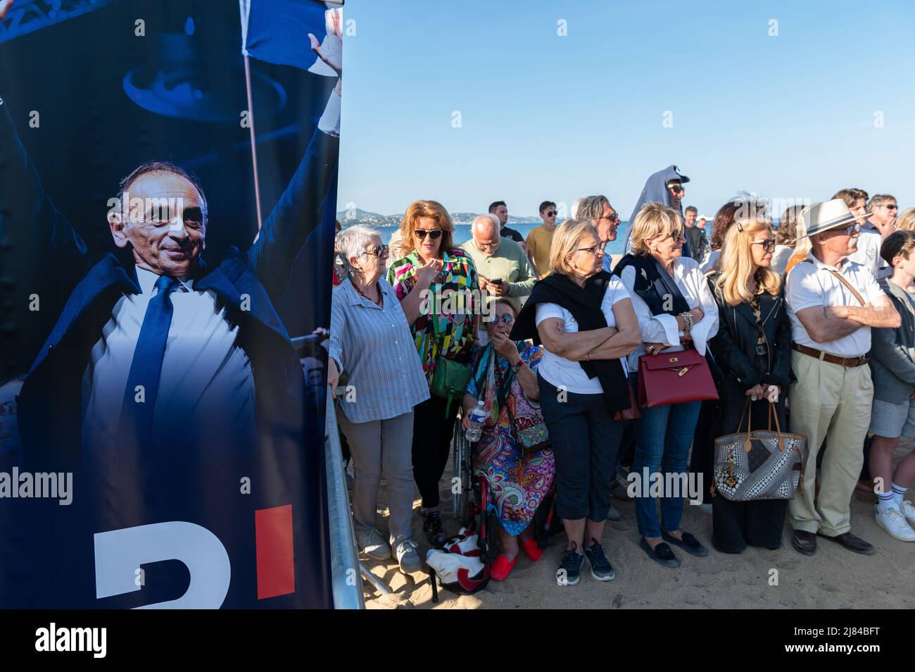 Cogolin, France. 12th May, 2022. Supporters seen waiting for the arrival of the candidate. Eric Zemmour announced in Cogolin (Var) that he is a candidate for the post of deputy of the 4th constituency in the Var in the area of Saint-Tropez. On the beach of the Marines in Cogolin he made his candidacy official in the company of the other candidates of the Reconquete! party. (Photo by Laurent Coust/SOPA Images/Sipa USA) Credit: Sipa USA/Alamy Live News Stock Photo