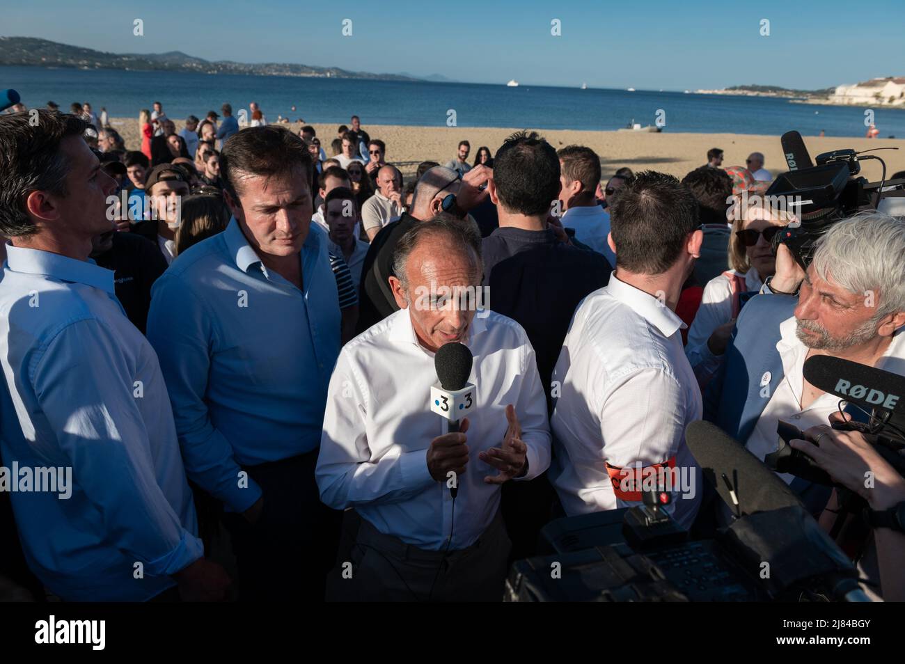 Cogolin, France. 12th May, 2022. Eric Zemmour answers the press after his speech. Eric Zemmour announced in Cogolin (Var) that he is a candidate for the post of deputy of the 4th constituency in the Var in the area of Saint-Tropez. On the beach of the Marines in Cogolin he made his candidacy official in the company of the other candidates of the Reconquete! party. (Photo by Laurent Coust/SOPA Images/Sipa USA) Credit: Sipa USA/Alamy Live News Stock Photo