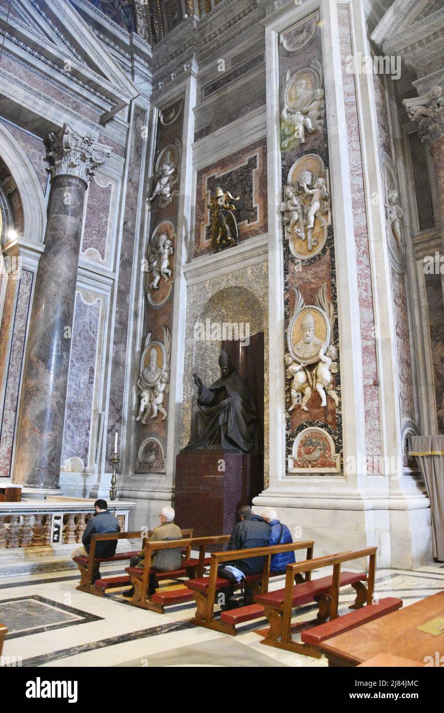Monument To Pius Xi By By Francesco Nagni 1949 In Saint Peter S