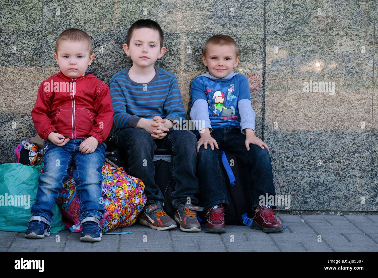Children in war zones hi-res stock photography and images - Alamy