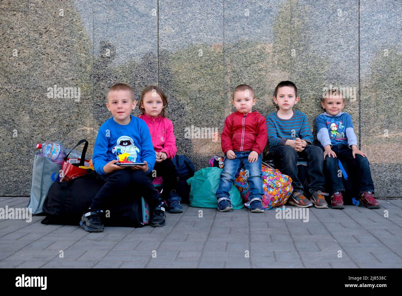 Children in war zones hi-res stock photography and images - Alamy