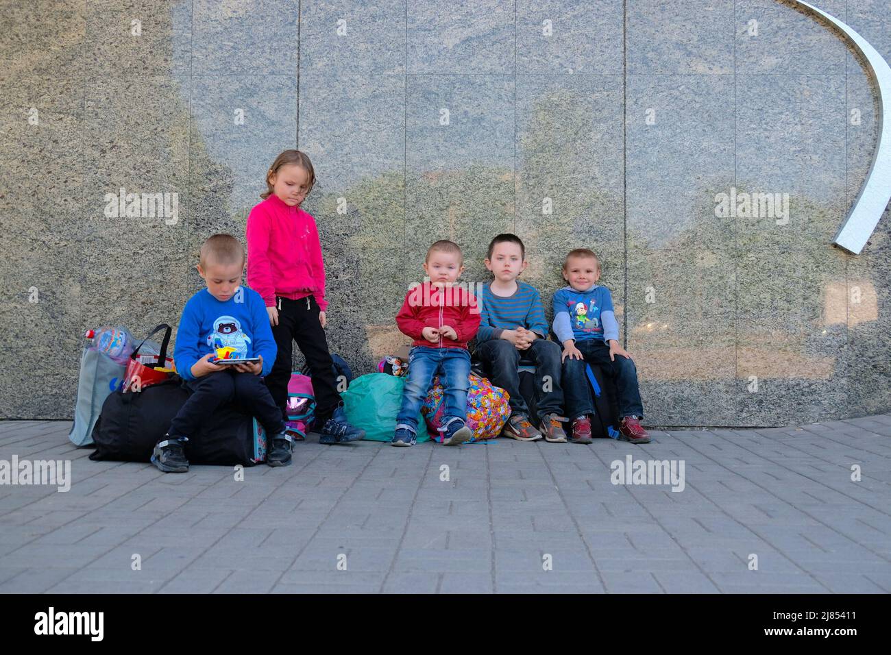 Children in war zones hi-res stock photography and images - Alamy