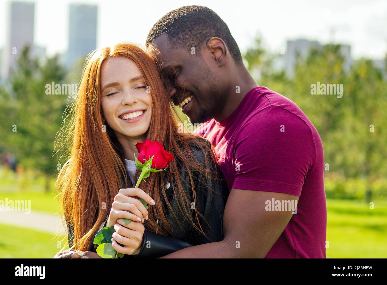 Interracial couple holding white hi-res stock photography and images ...