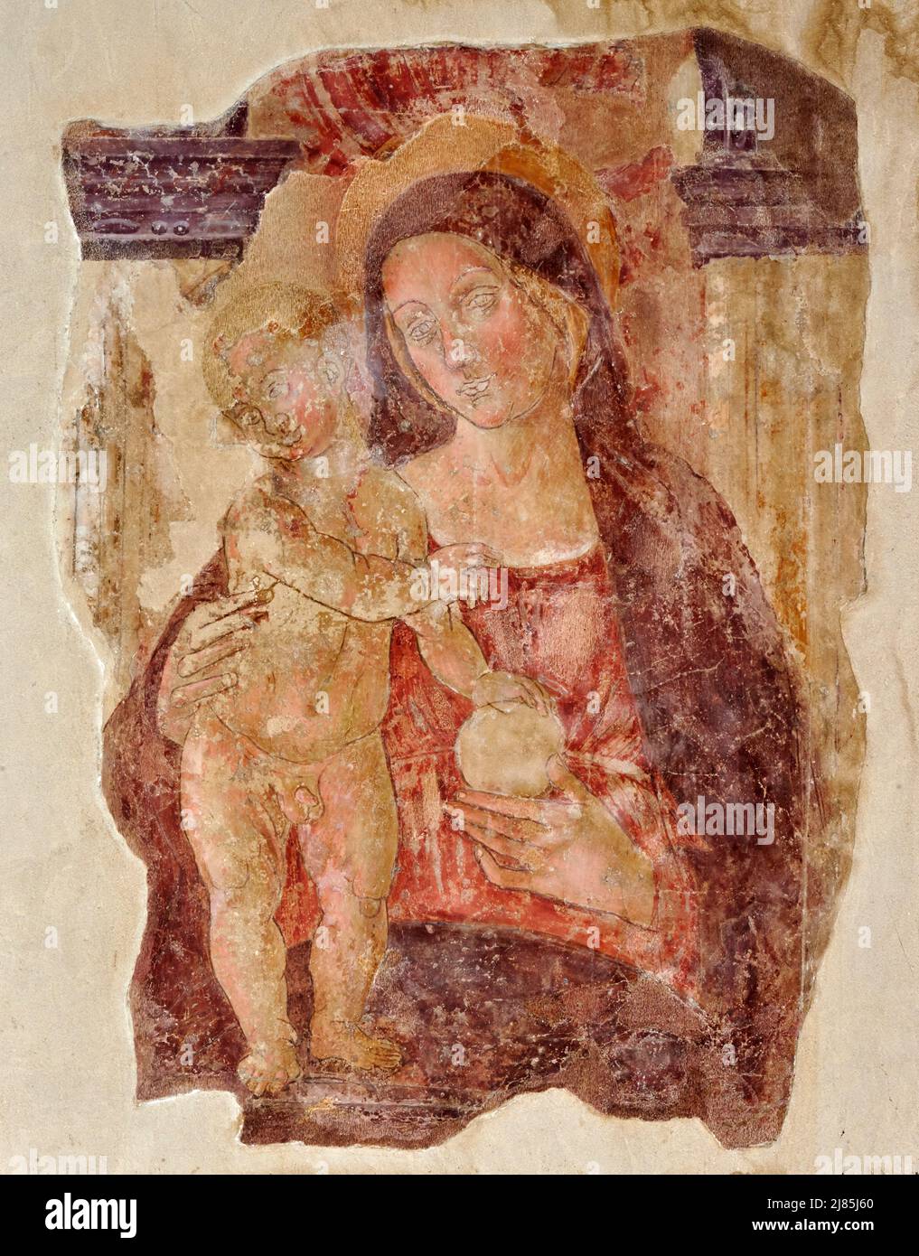 Madonna col Bambino, denominata Madonna della Mela - affresco staccato - Girolamo di Benvenuto - primi anni del XVI secolo - San Quirico d’Orcia (Si) Stock Photo
