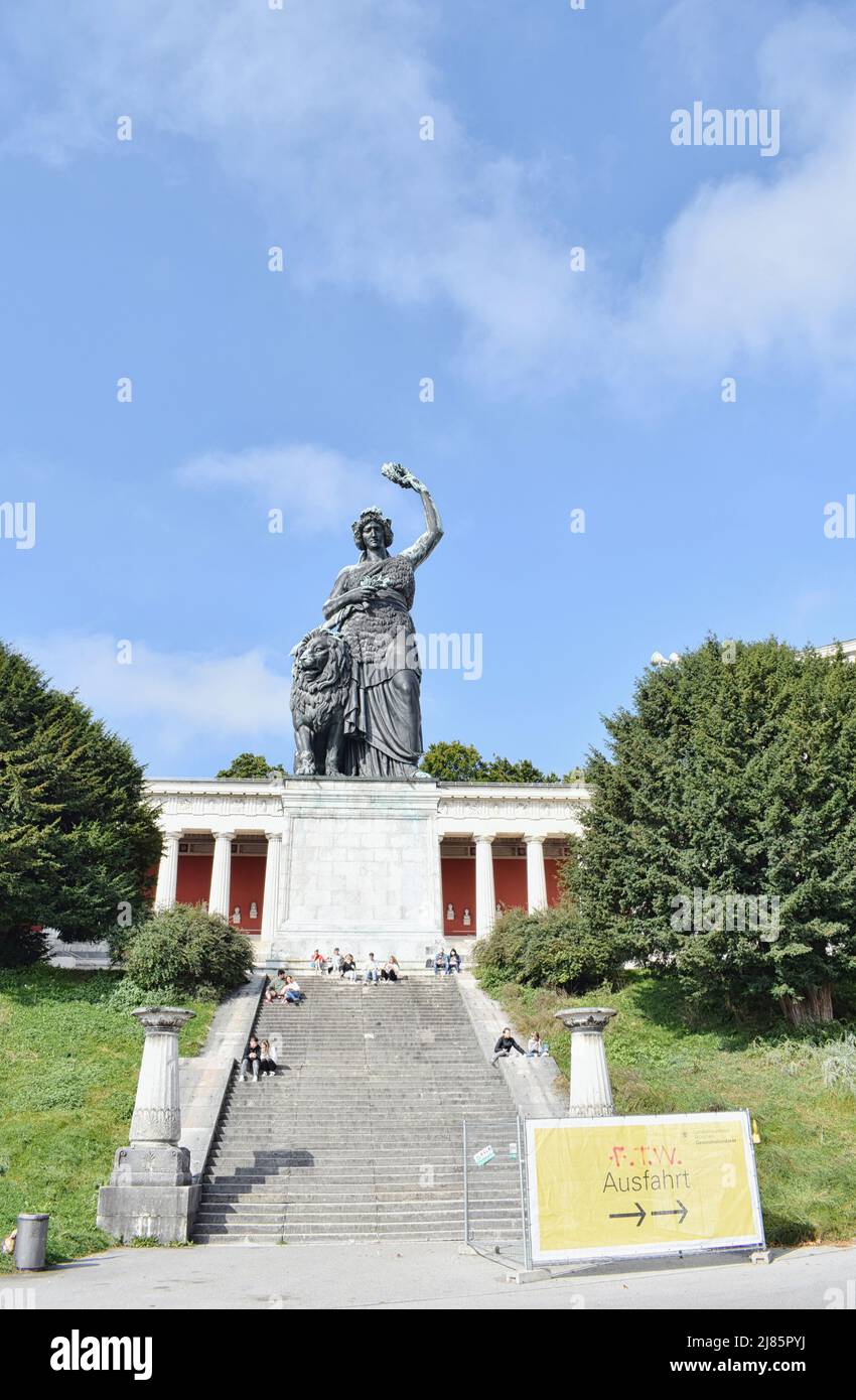 Monument of Glory. Bavaria Statue and the Hall of Fame (Ruhmeshalle) in Munich, Germany Stock Photo