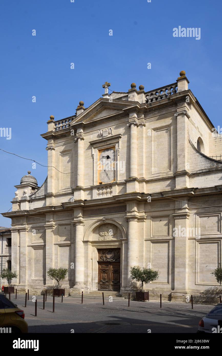 Baroque Church (1645), Collégiale Notre-Dame-des-Anges, in the Old Town or Historic District L'Isle-sur-la-Sorgue Vaucluse Provence France Stock Photo