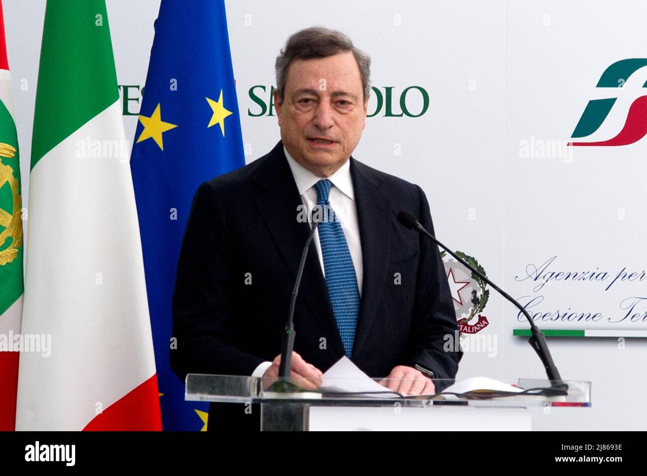 Sorrento, Italy. 13th May, 2022. Mario Draghi President of the Council of Ministers of the Italian Republic, during the forum Towards the South The European strategy for a new geopolitical, economic and socio-cultural season of the Mediterranean, organized by the Ministry for the South and the European house - Ambrosetti, which was held in Sorrento at Villa Zagara. Sorrento, Italy, May 13, 2022. (photo by Vincenzo Izzo/Sipa USA) Credit: Sipa USA/Alamy Live News Stock Photo