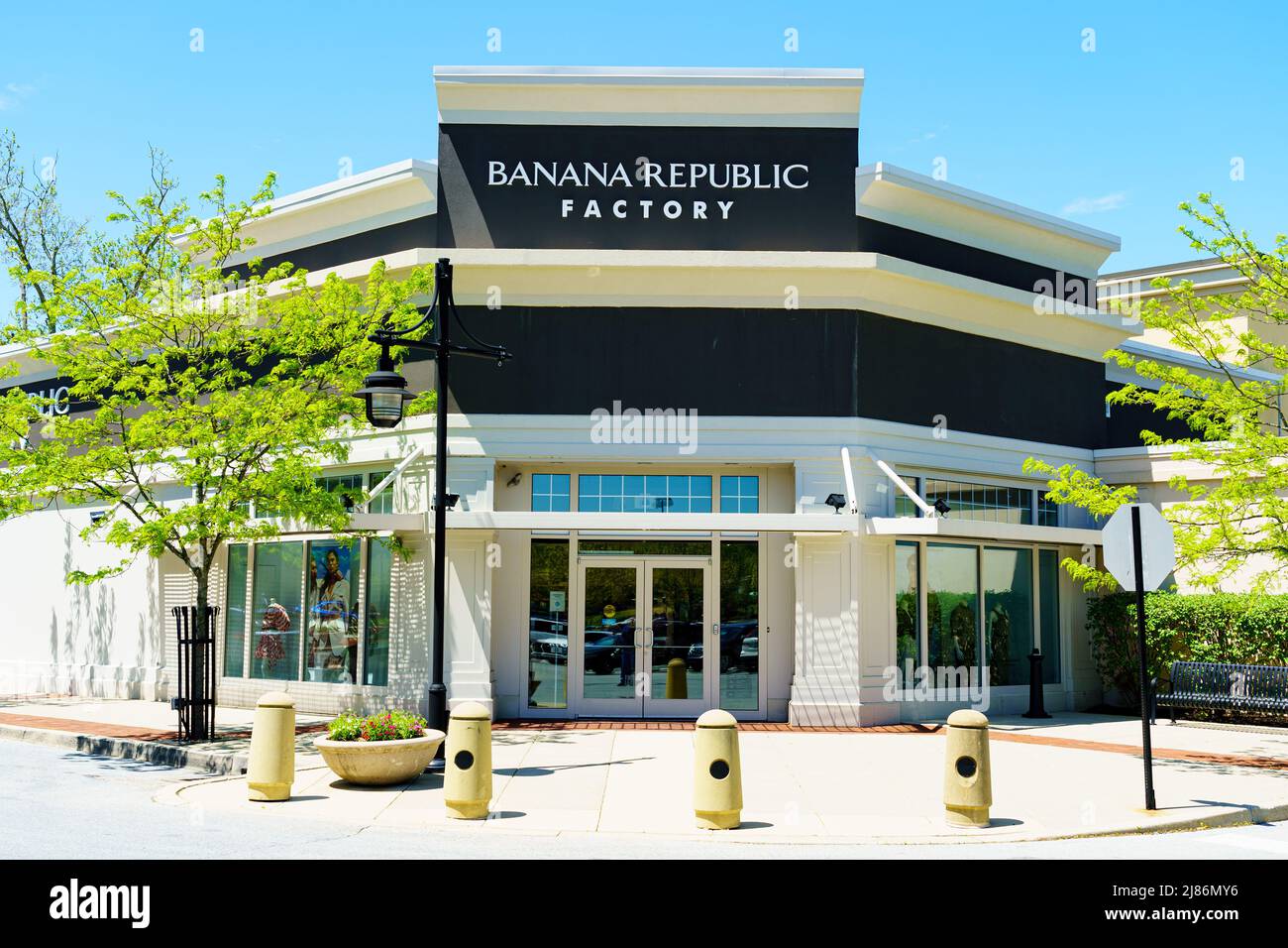 Gap clothing store sign logo hires stock photography and images Alamy