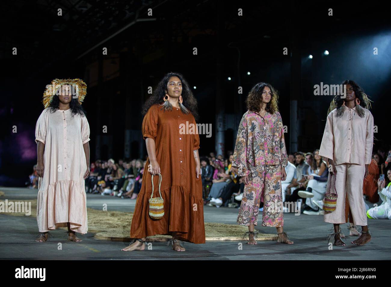 Sydney, Australia. 13th May, 2022. Models walk on the catwalk during the last day of Afterpay Australian Fashion Week (AAFW) in Sydney, Australia, May 13, 2022. Credit: Hu Jingchen/Xinhua/Alamy Live News Stock Photo