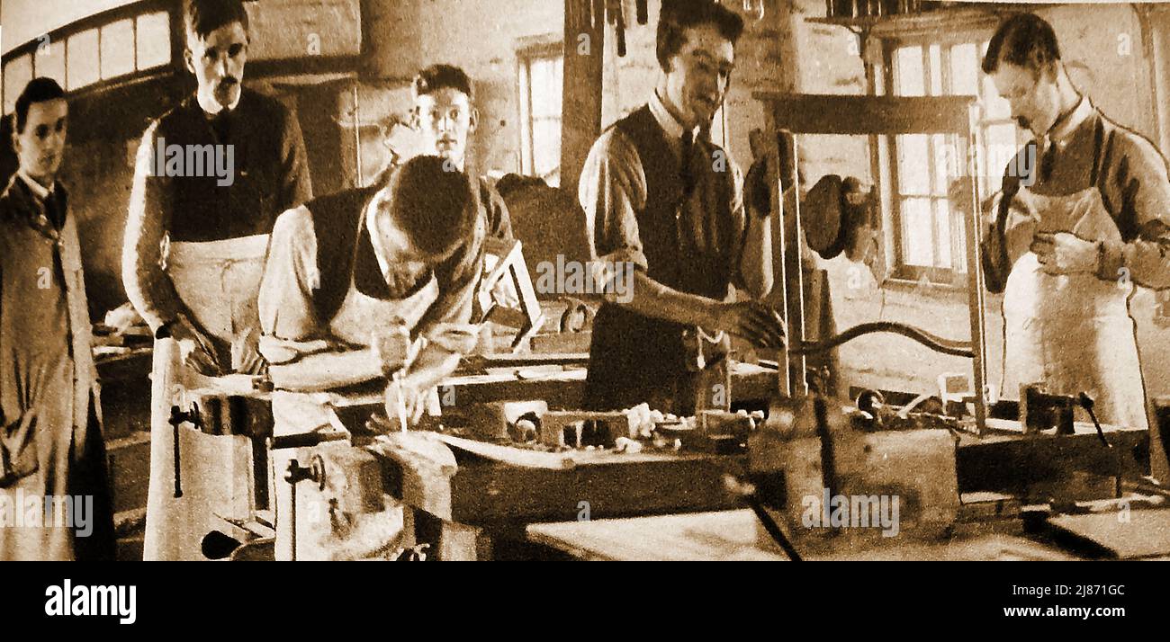 WWI - Rehabilitation of injured British soldiers in the First World War Injured servicemen at High Wycombe, UK training to be carpenters and joiners and learning to make furniture.- Stock Photo
