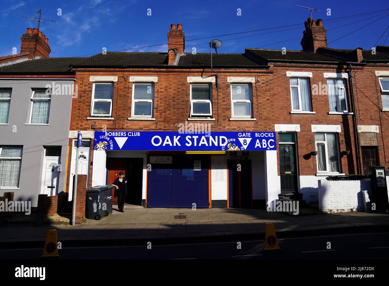 Entrance to the oak stand at kenilworth road hires stock photography