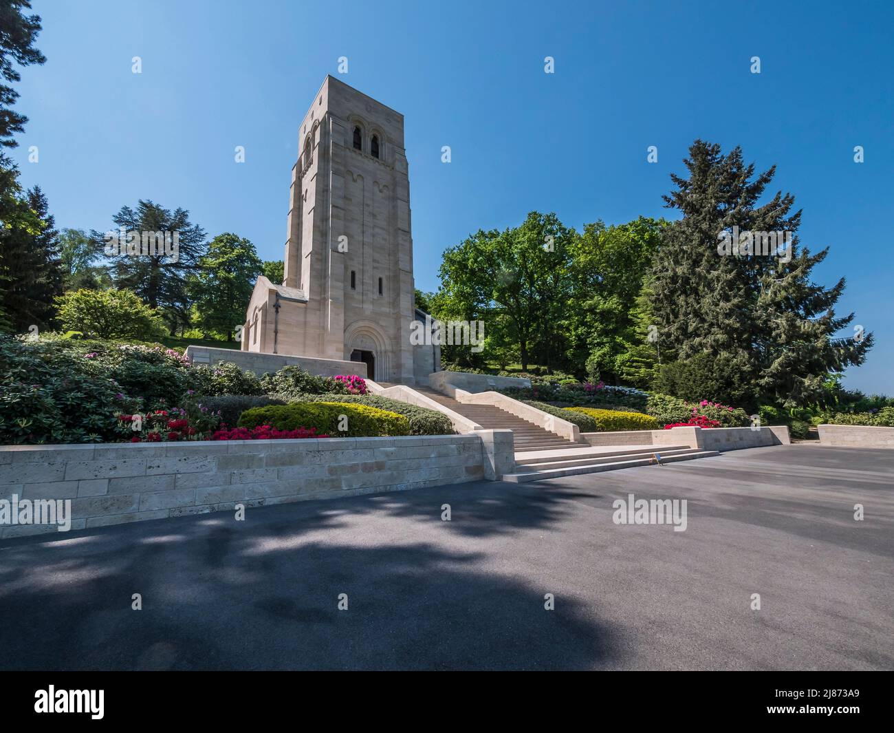 The image is of the WWI American Army Cemetery looking towards the memorial chapel to those servicemen who remain missing in action Stock Photo