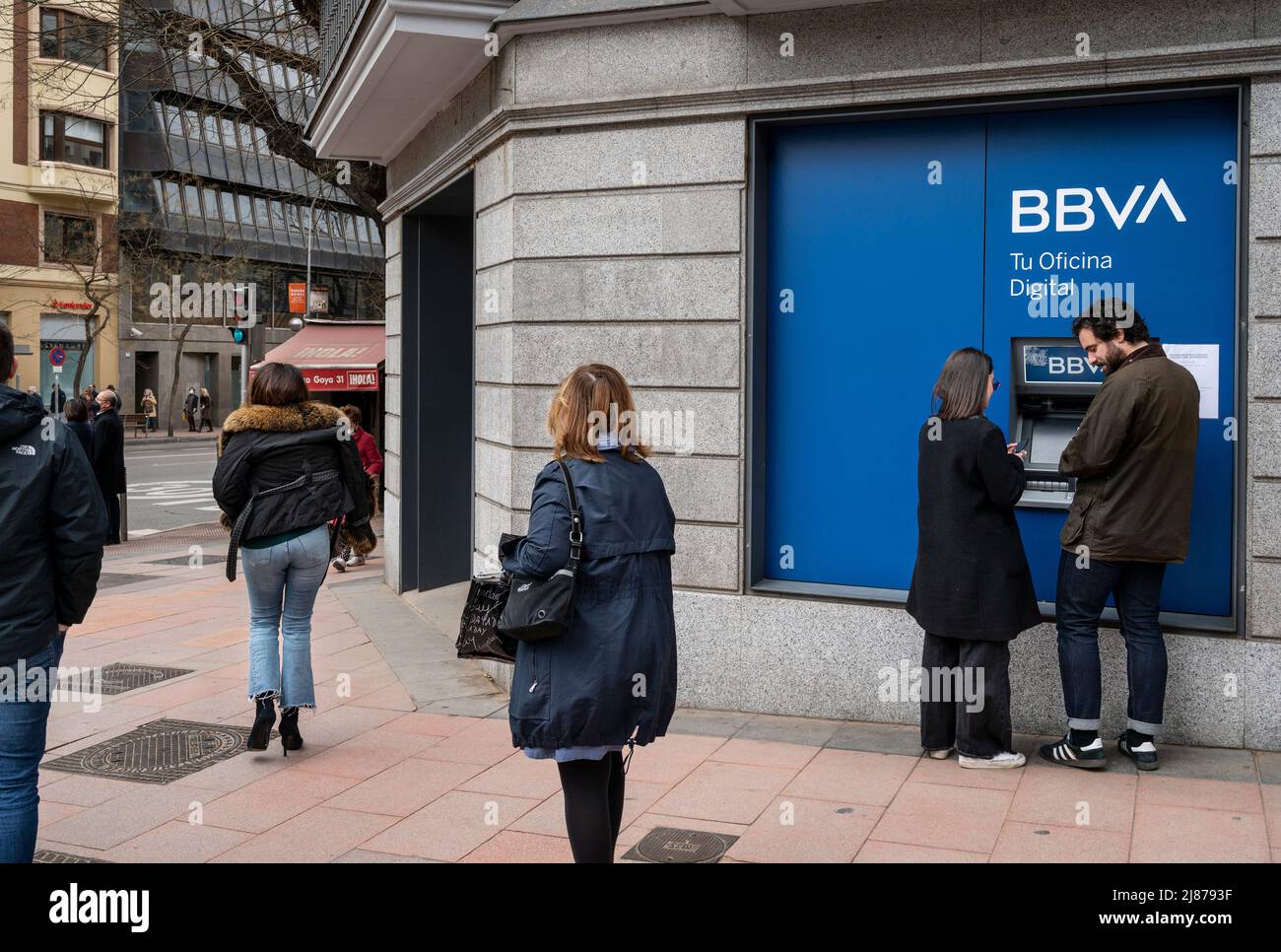 Madrid, Spain. 04th May, 2022. Customers are withdrawing money from an ATM machine at the Spanish multinational Banco Bilbao Vizcaya Argentaria SA (BBVA) bank in Spain. (Photo by Xavi Lopez/SOPA Images/Sipa USA) Credit: Sipa USA/Alamy Live News Stock Photo