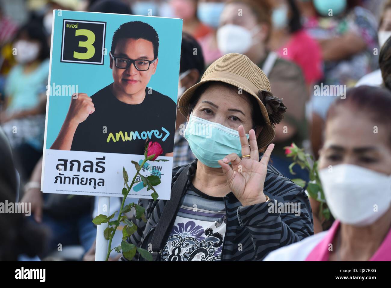 people's atmosphere and supporters attended a speech by Sakoltee Phattiyakul, Candidate Bangkok Governor, number 3 at Lan Khon Meaung, front The Bangkok Metropolitan Administration, on May 13, 2022. (Photo by Teera Noisakran / Pacific Press/Sipa USA) Stock Photo